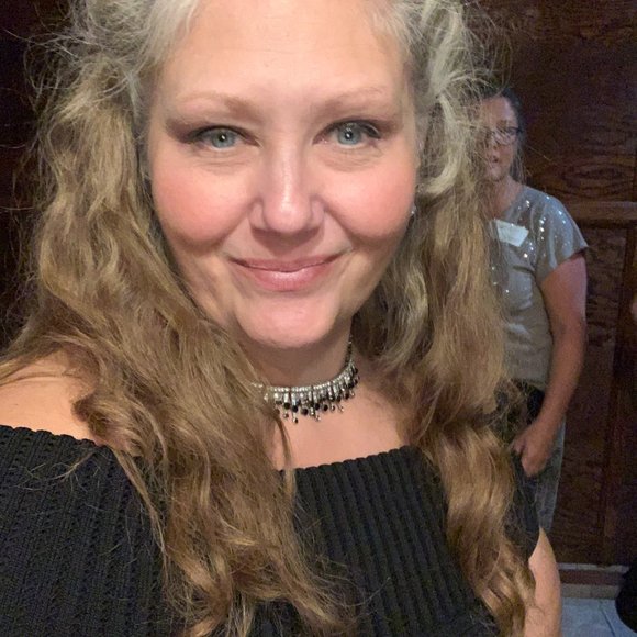 Meet your Posher, Jen - Picture 2 of 4